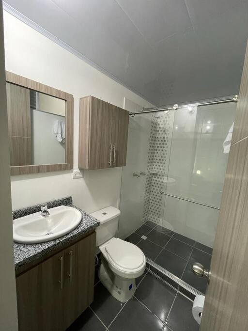 Hermoso Apartamento: Comfy 2-bedroom With Easy Access To Attractions * Armenia (Quindio)